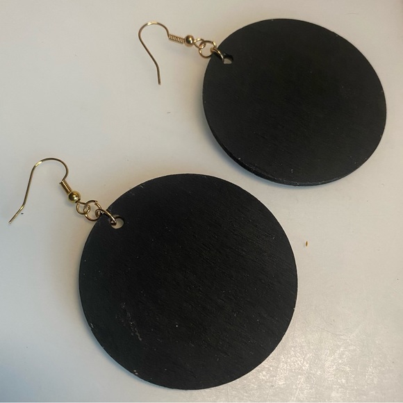 ❌SOLD❌New Retro Style Witchy Woman Earrings - Picture 3 of 3